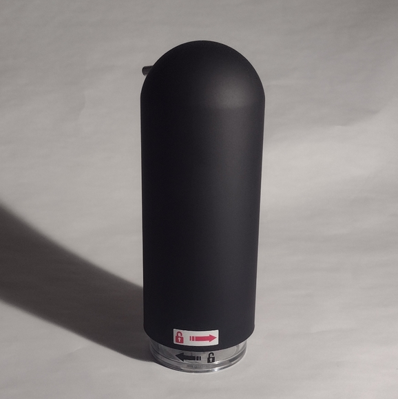 UMBRA - Penguin soap pump - Black -7,5 x 2,5 x 2,5 In - 12 Oz. - Picture 3 of 7